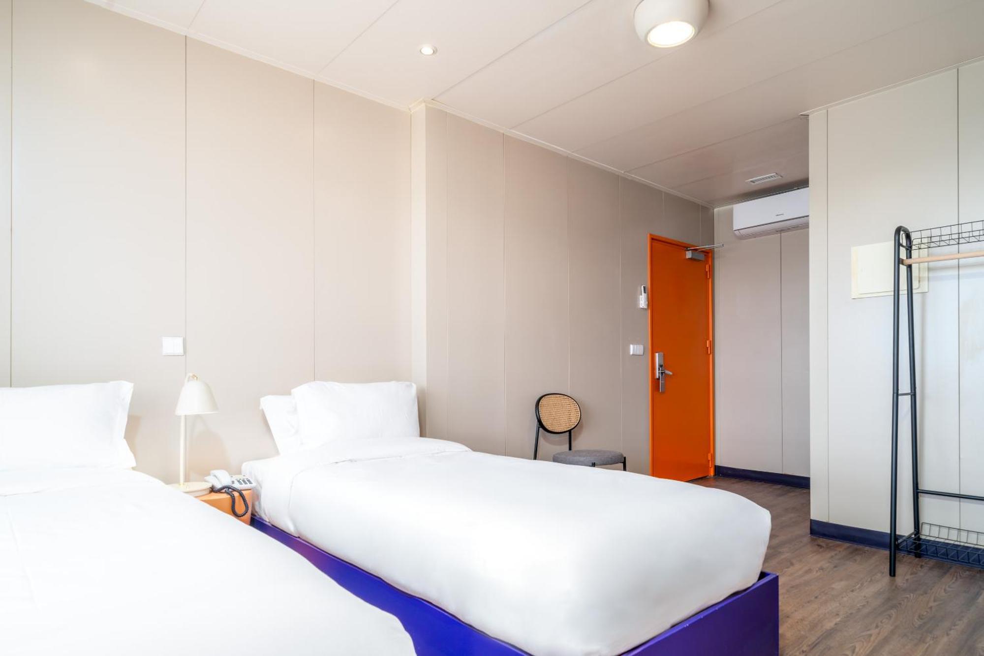 Twin Room,1601686014:JPEG